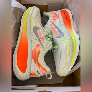 Nike Vomero 18 mens size 11 HM6803-300